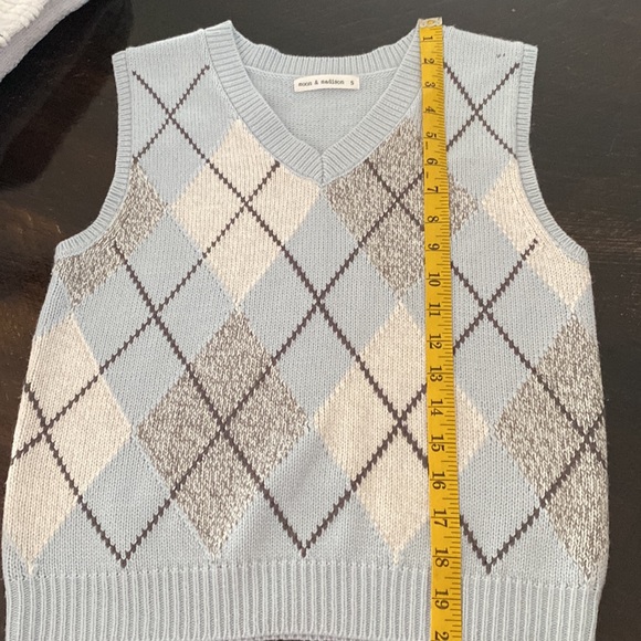 Light Blue Vest - Picture 4 of 4